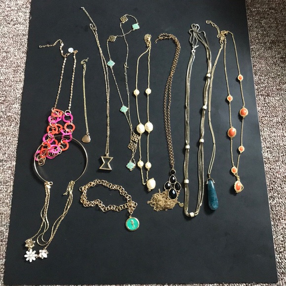 Vintage Jewelry - Gold tone vintage necklace lot